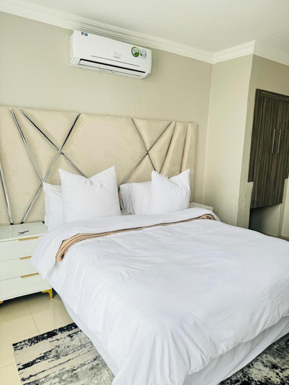The Holiday House Harties Хартбееспоорт Екстериор снимка