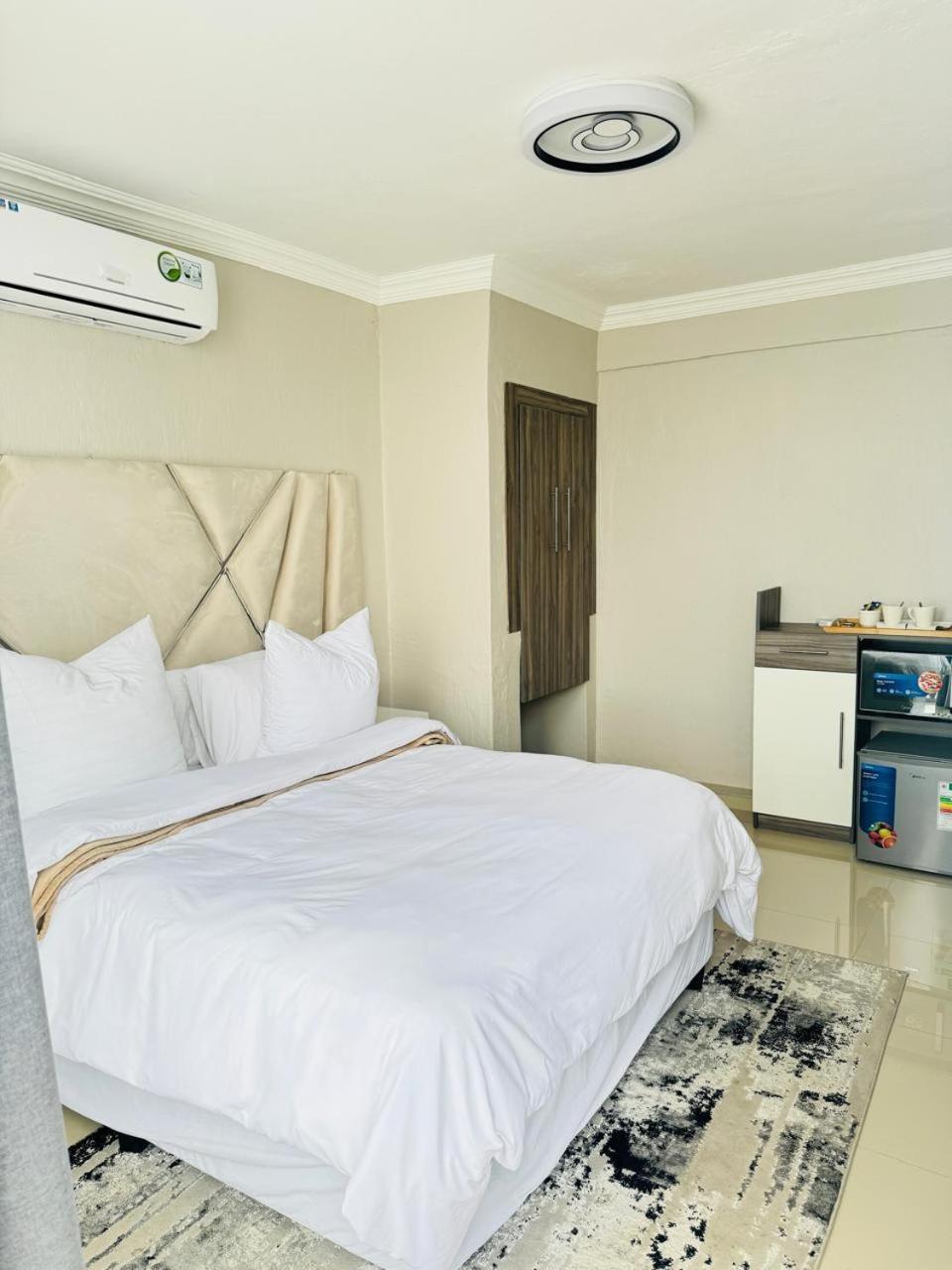 The Holiday House Harties Хартбееспоорт Екстериор снимка